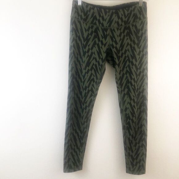 Lucy Green and black Printed Capri Leggings size L - Picture 1 of 6